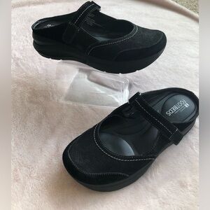 White Mountain Womens Footbeds Slip On Mary Jane Mules Clogs Black Sz 8.